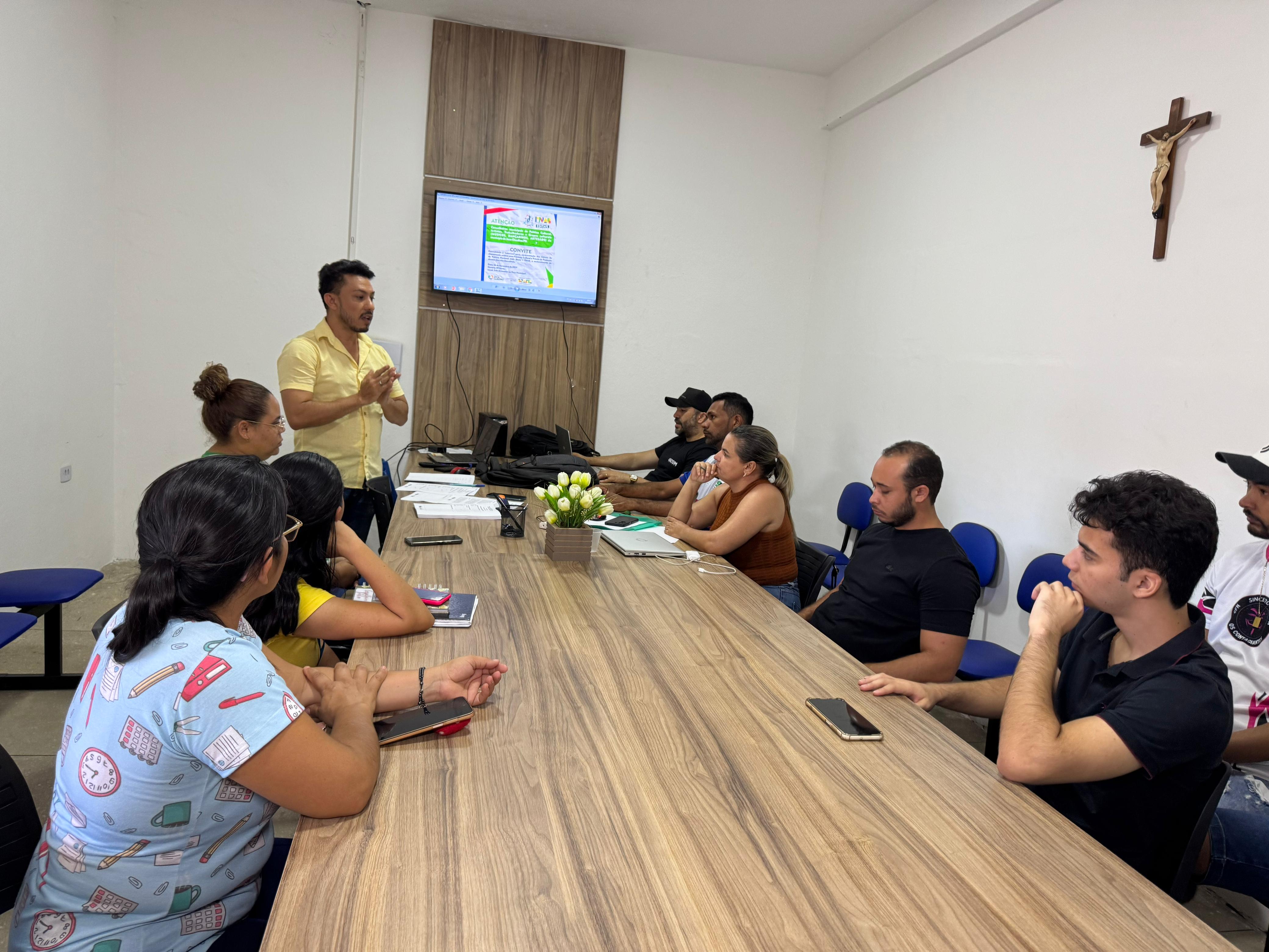 A Prefeitura de Joca Claudino reúne com os artistas, produtores culturais e grupos culturais locais