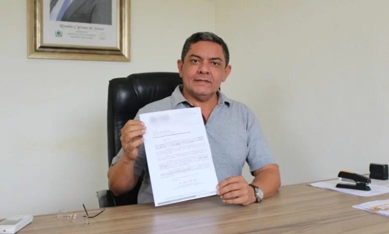 Prefeito de Joca Claudino anuncia pagamento dos servidores de forma antecipada