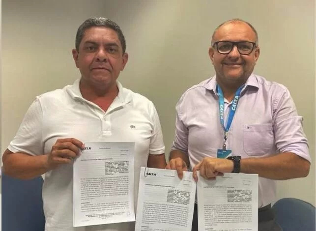Prefeito de Joca Claudino assina contratos em mais de 2 milhões para a infraestrutura do município